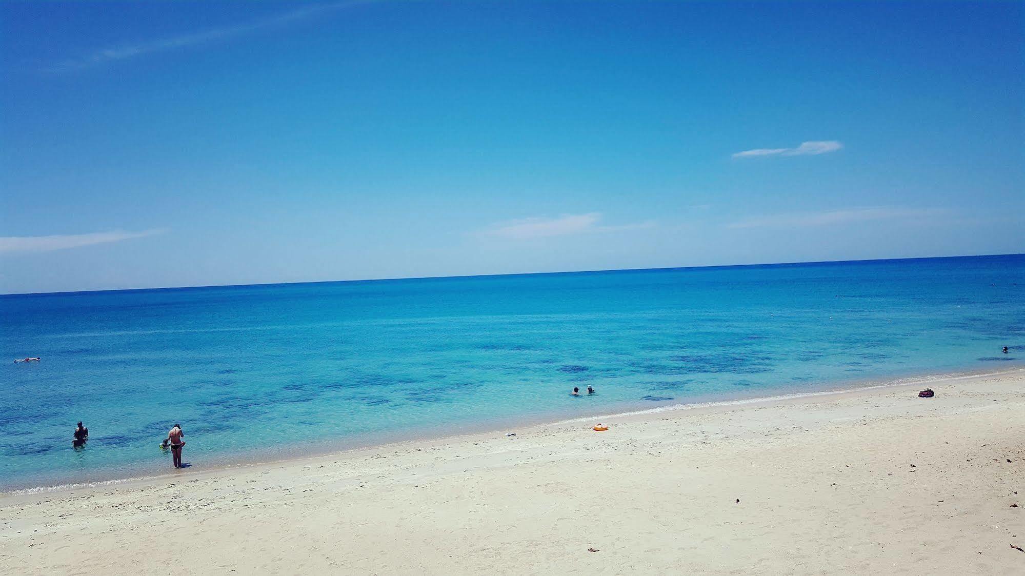 Amity Beach Resort Maret エクステリア 写真